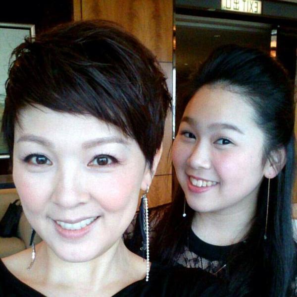 何英偉的女兒由前妻撫養。