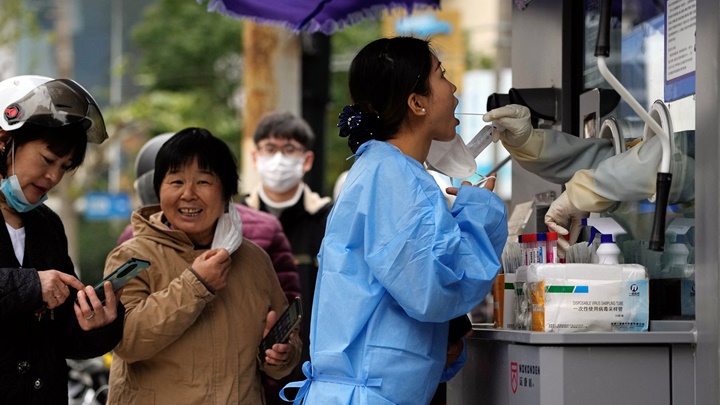 內地多個城市近日分別宣布放寬防疫措施。路透社圖片