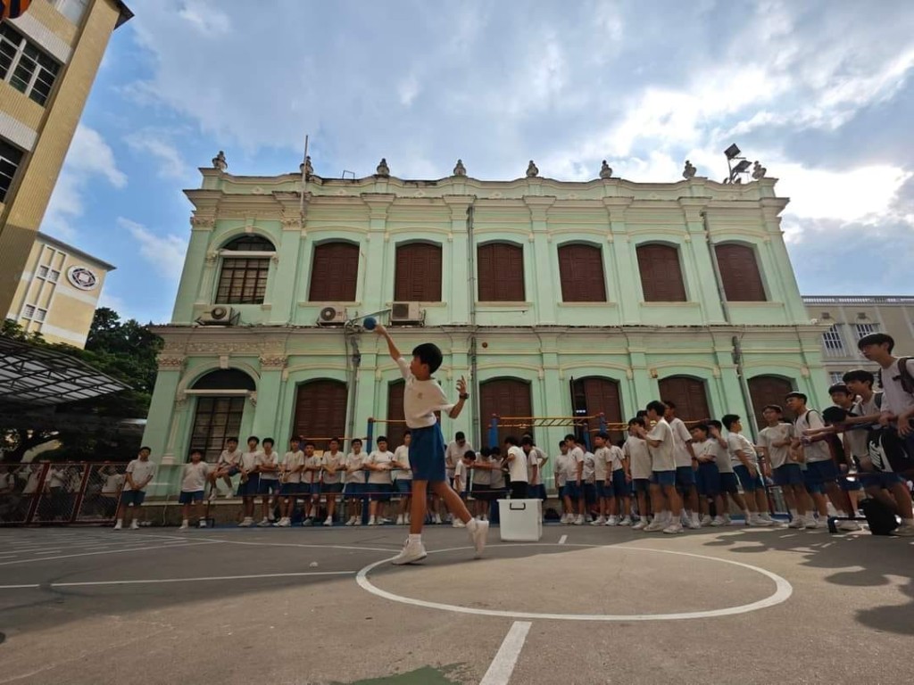 澳门培正中学原为广州培正中学在澳门开设的分校，是当地一间传统名校。