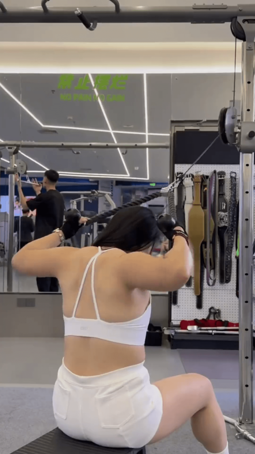 闺蜜激励“瘦咗似杨幂”，浙江女拍片记录减肥过程。