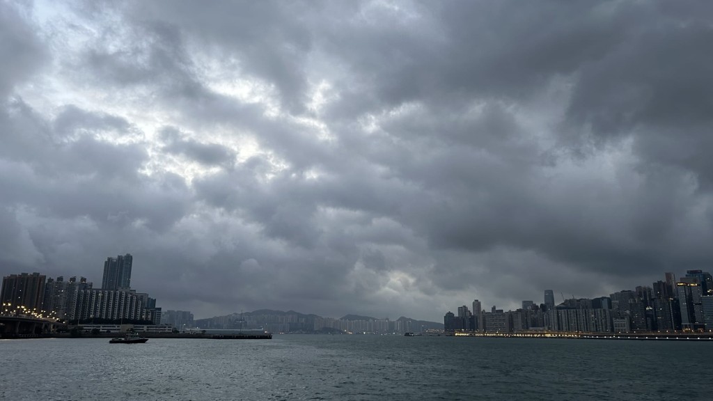 日間部分時間有陽光,最高氣溫約28度。蔡楚輝攝 日間部分時間有陽光,最高氣溫約28度。蔡楚輝攝