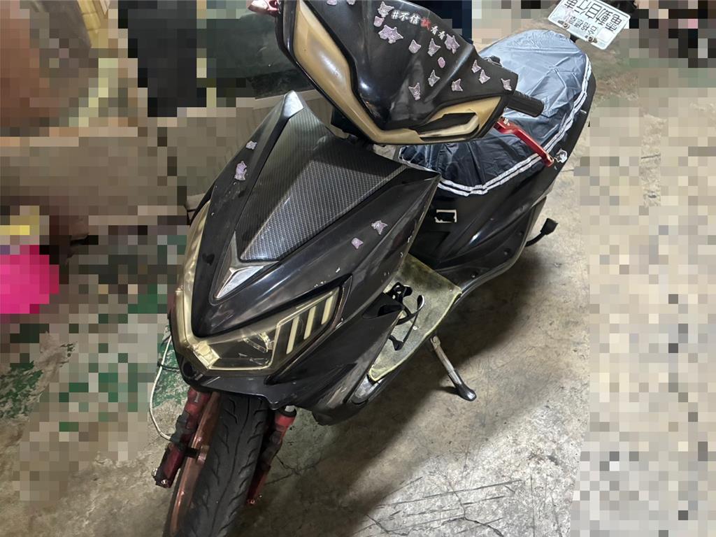 台中有11岁男童驾驶无牌电单车在闹市穿梭。中时 台中有11岁男童驾驶无牌电单车在闹市穿梭。中时