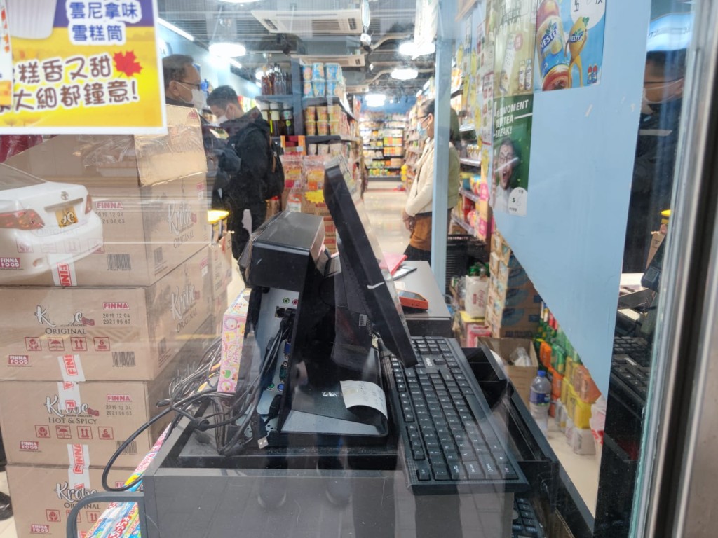 收銀機內現金被偷去。 梁國峰攝