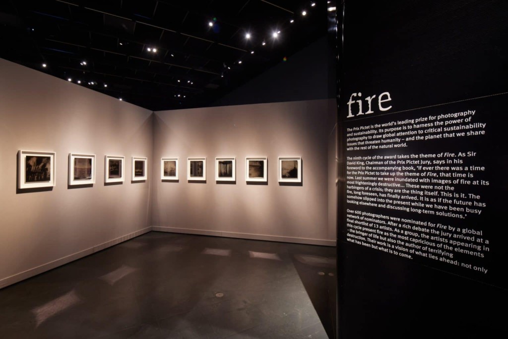 十二項入圍作品現正於倫敦維多利亞和阿爾伯特博物館展出。 十二項入圍作品現正於倫敦維多利亞和阿爾伯特博物館展出。