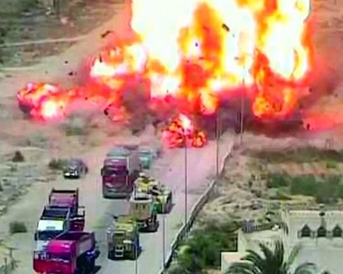 在坦克撤退后不久，汽车发生爆炸，火光及浓烟弥漫整条马路。