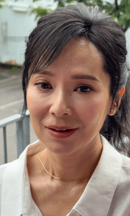 郭羨妮近日被近距離拍下最真實容貌。