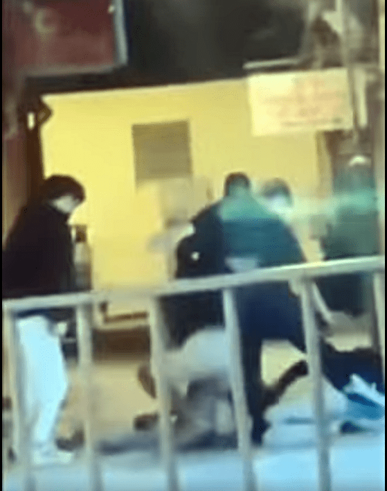 事主遭人拳打腳踢。fb：香港突發事故報料區及討論區