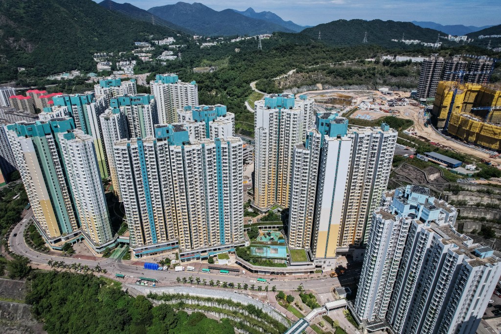 解決房屋問題一向是香港政府政策的重中之重。 解決房屋問題一向是香港政府政策的重中之重。
