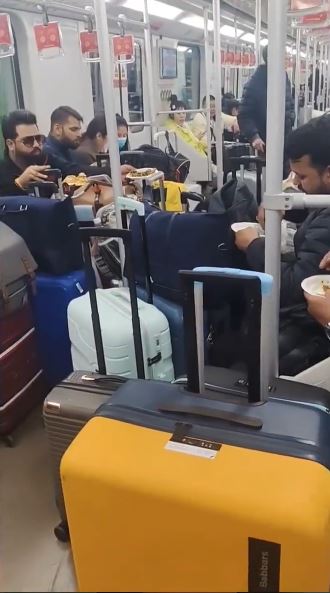 上海地鐵有南亞旅客集體進食，在內地網絡引發熱議。抖音