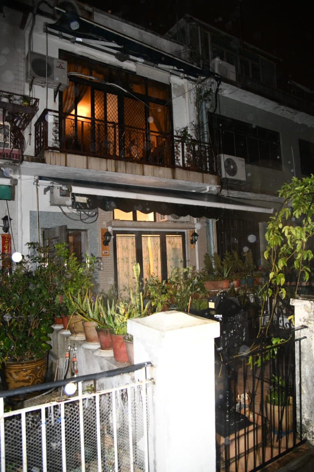 汀角路魚角村18號屋水浸。