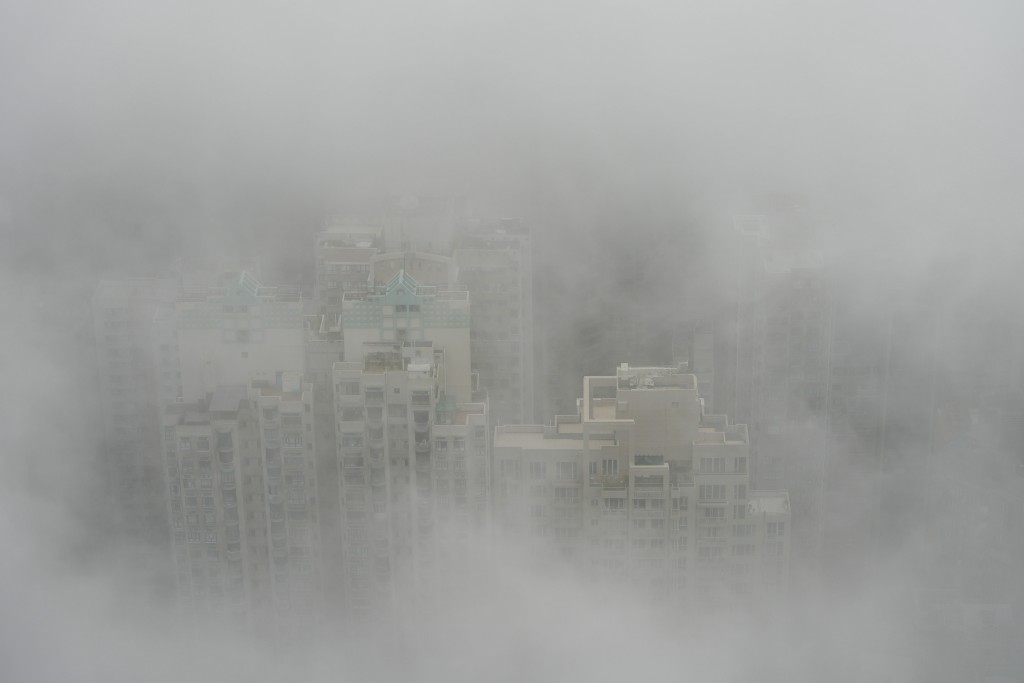 本港今早有霧。（歐樂年攝）