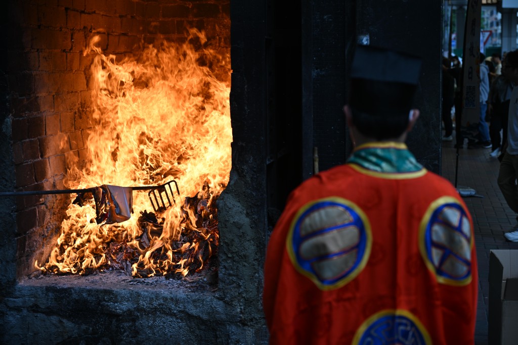 他又提到有關估計未計及設靈儀式的時間計算在內。資料圖片 他又提到有關估計未計及設靈儀式的時間計算在內。資料圖片