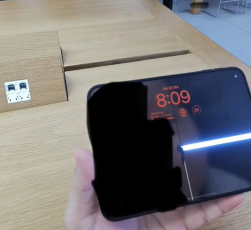 iPhone Duo爆芒灾情。 小红书