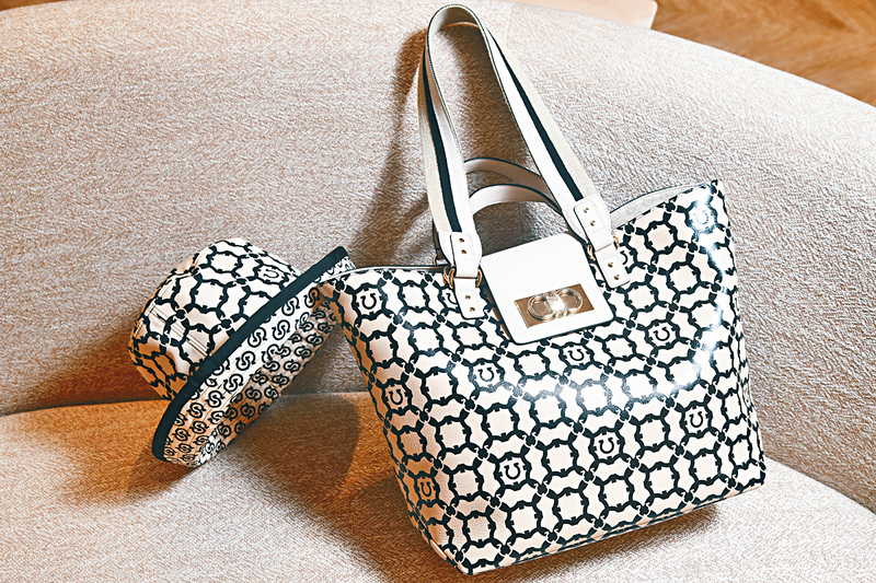 ●漁夫帽$2,800、Tote Bag。