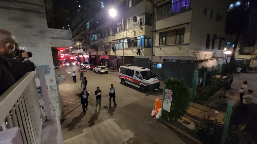 昨晚（9日）十一時許，甘芳街25號一住宅大廈內，一個單位起火，期間傳出爆炸聲。黎志偉攝