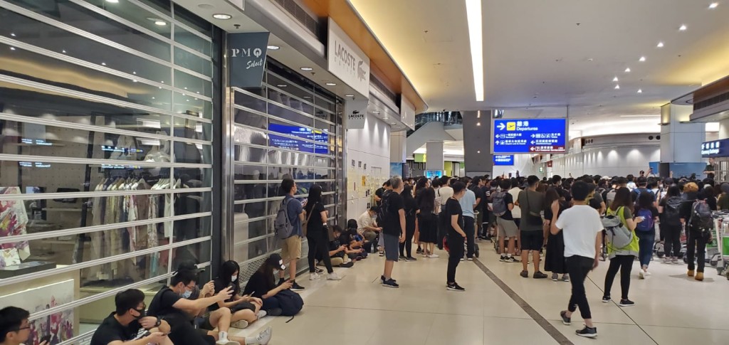 示威者堵塞2號客運大樓