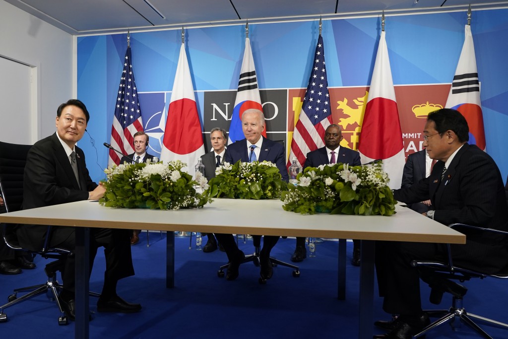 美日韓北約峰會上同意應對中朝威脅加強軍事合作。AP