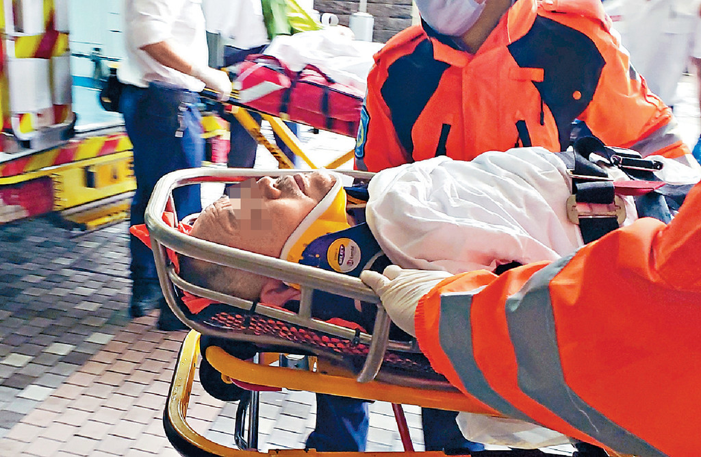 马鞍山■在狂风暴雨下,于牛押山行山跌伤的男子送院。 马鞍山■在狂风暴雨下,于牛押山行山跌伤的男子送院。