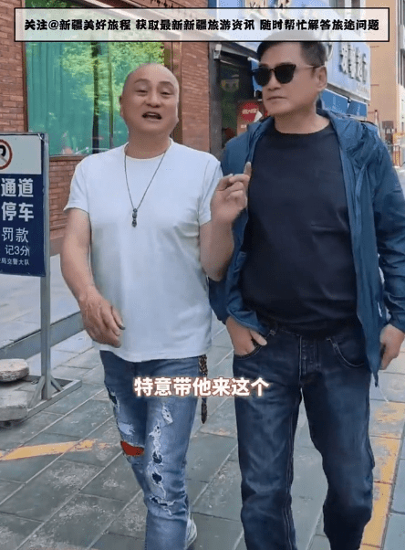 湯鎮宗與湯鎮業兩兄弟雖然只相差2歲，但湯鎮宗視覺上年輕10年。