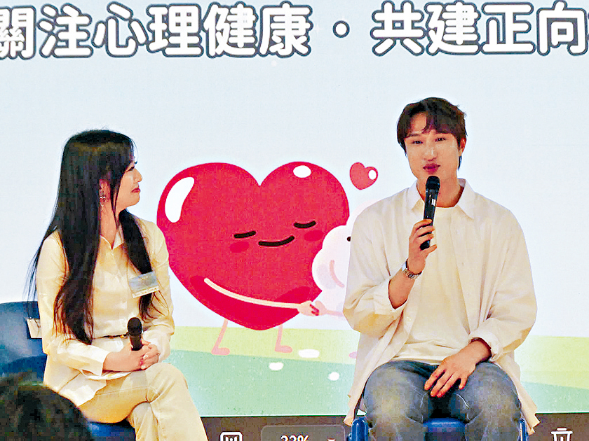 蔡俊彥（右）認為快樂是可以很簡單，就算只是做「無聊事」也有助恢復心情。