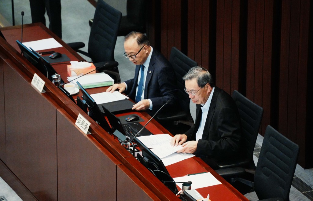 梁君彥(右)與廖長江(左)作分享。 梁君彥(右)與廖長江(左)作分享。