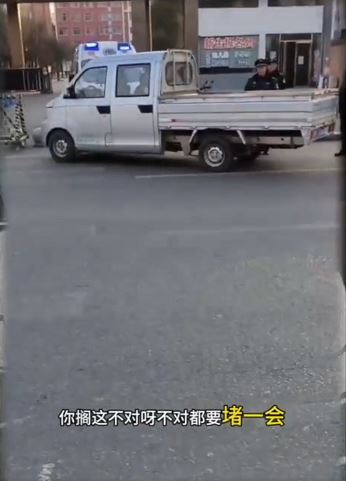 死者家長一度攔阻校方急急把學生遺體運走。