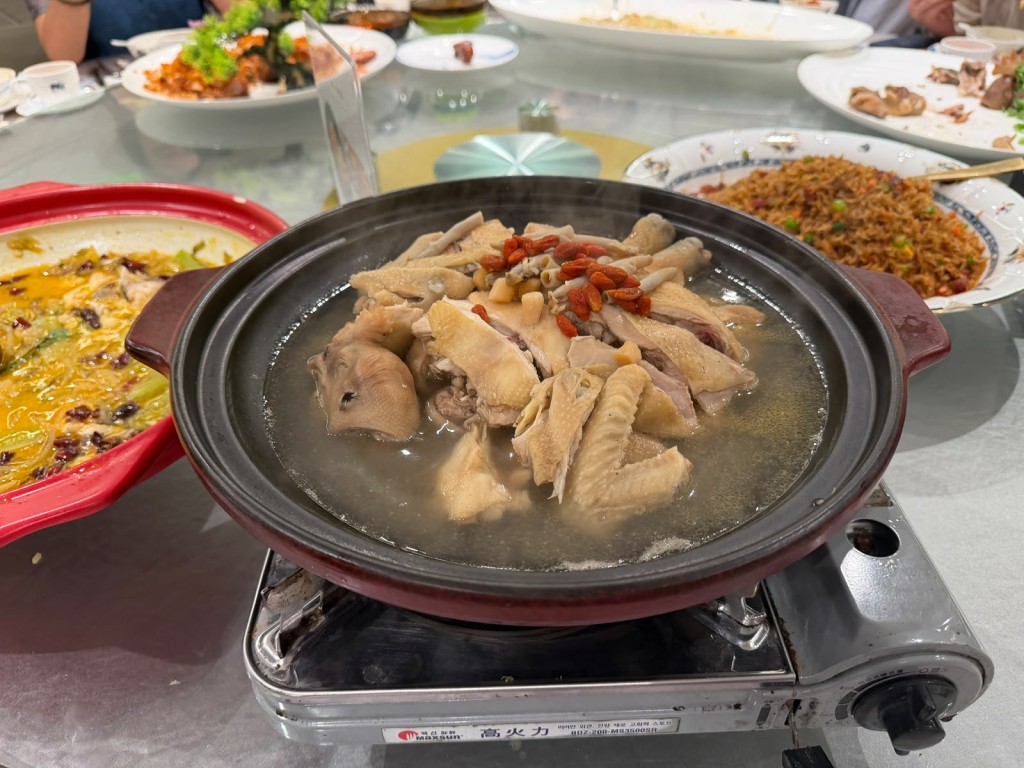 太史康保雞煲。 太史康保雞煲。