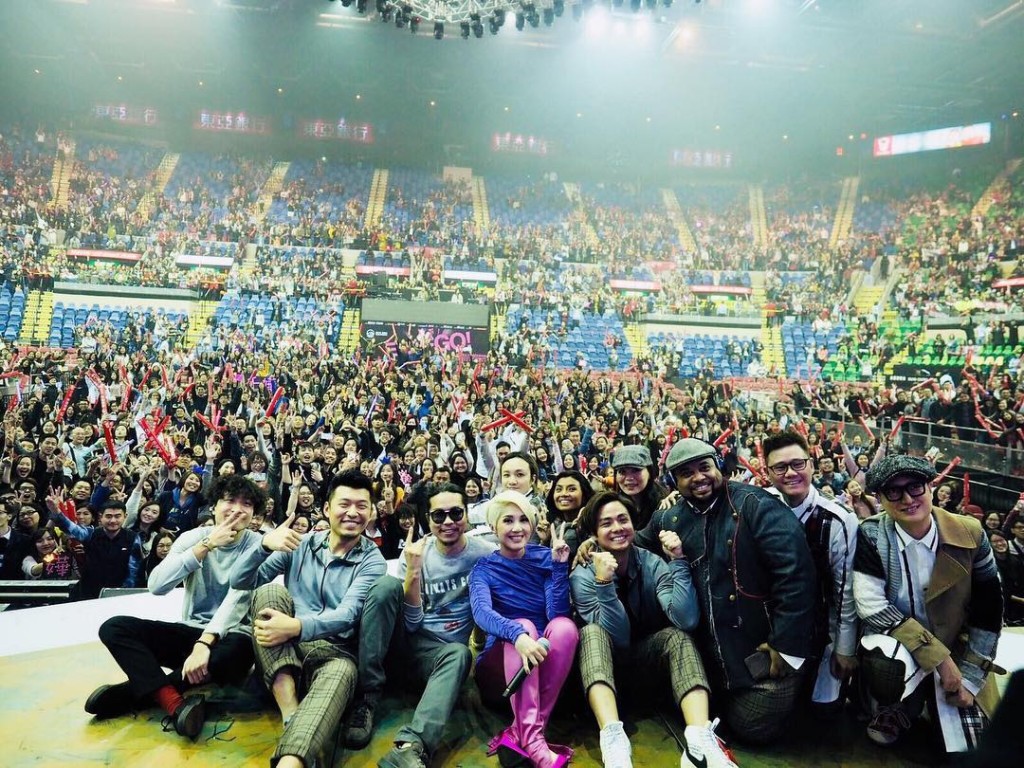 是楊千嬅首次在紅館開跨年演唱會及個人最多場數演唱會。