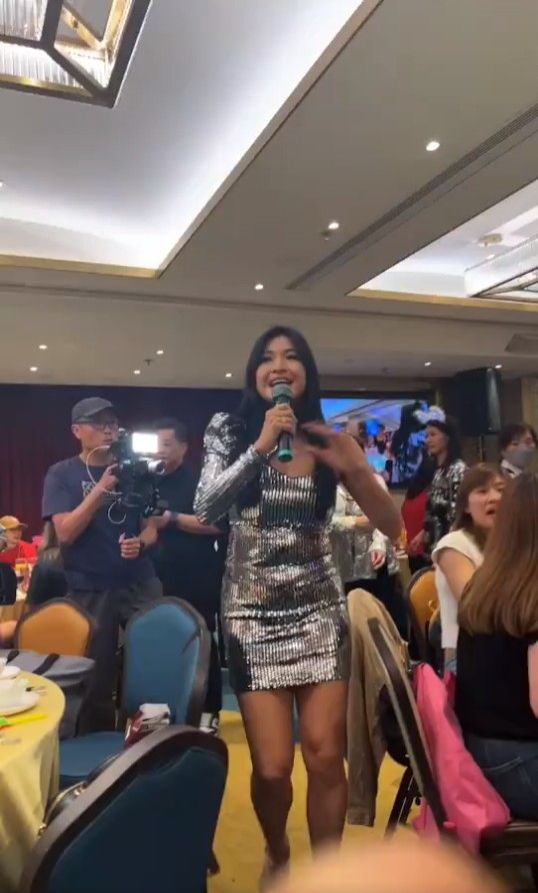 早前有网民分享一段影片，指当日为公司周年庆，邀得陈思圻任嘉宾献唱。
