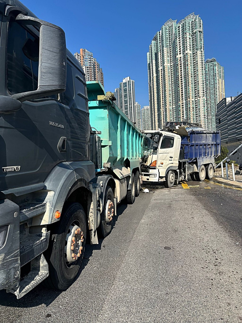 泥頭車撼泥頭車。網圖