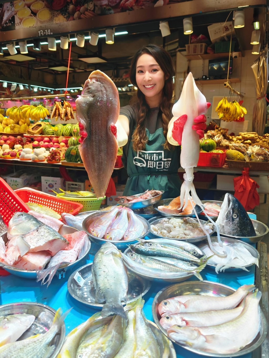 吳嘉儀賣魚。