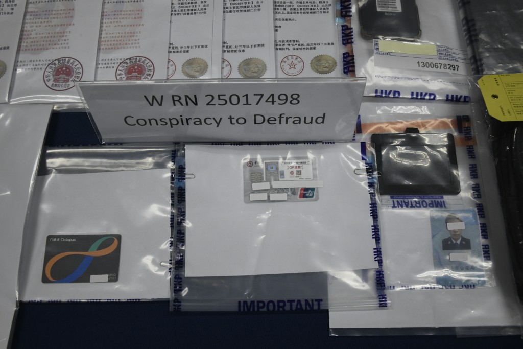 警方展示證物。楊偉亨攝