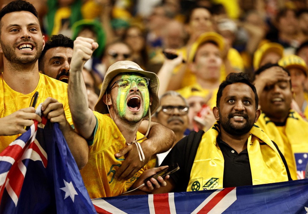 澳洲擊敗丹麥晉級十六強球迷十分興奮。REUTERS