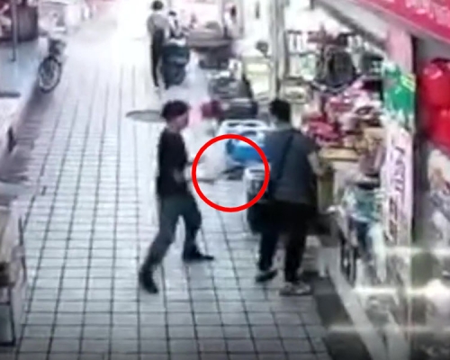 广东省惠州市下角片区发生砍人事件，歹徒被警方制服。 （网图）