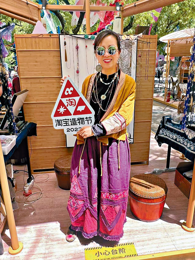 余穎在淘寶開店11年，她指出電商生態已發生變化，「必須跟着流量走」。