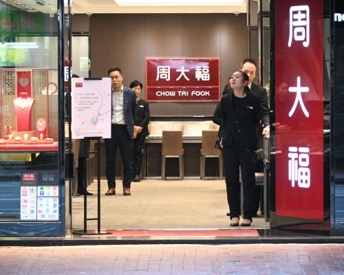 陳茂波指市民擔心自身及親友的安全,減少外出,也無消費意欲。