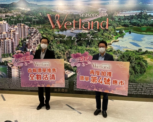 新地雷霆(圖左)指,Wetland Seasons Bay提價加推160伙 折實每呎15320元。旁為胡致遠