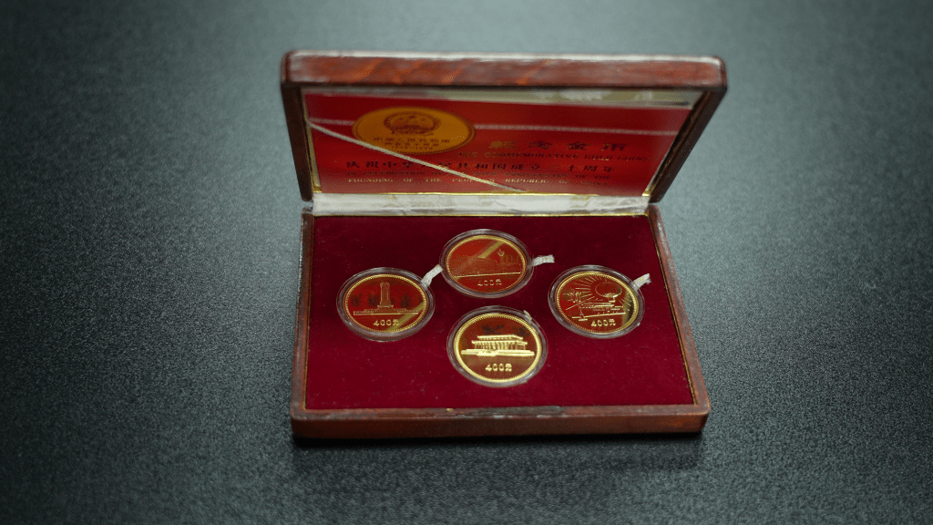 孔慶森指，當時國家用上了最漂亮的工藝、最好的機器去做這套紀念幣。