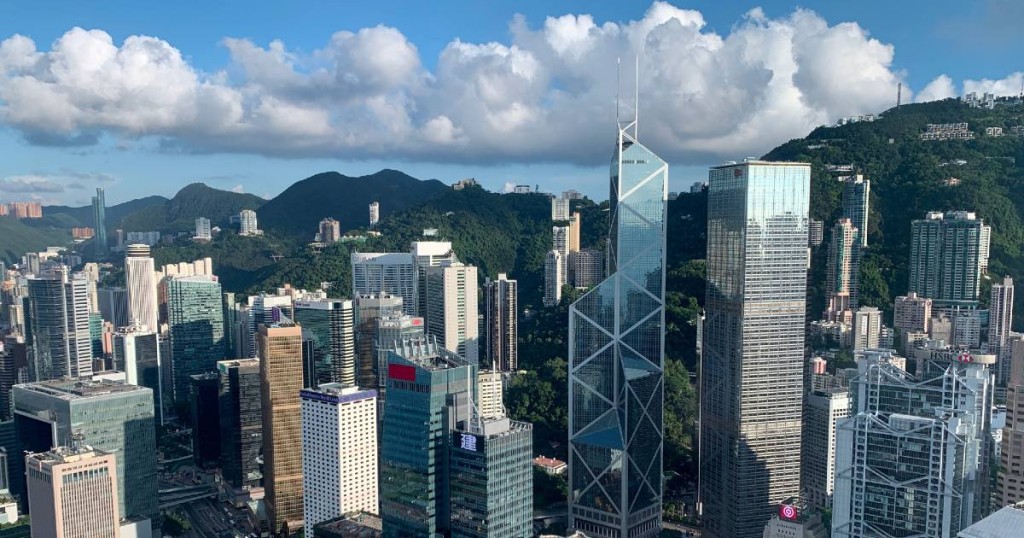 中港新股市场持续淡静，会计师行德勤指今年首季香港跌至全球新股集资额排名第10位，共有12只新股，集资47亿港元，按年大跌逾3成。