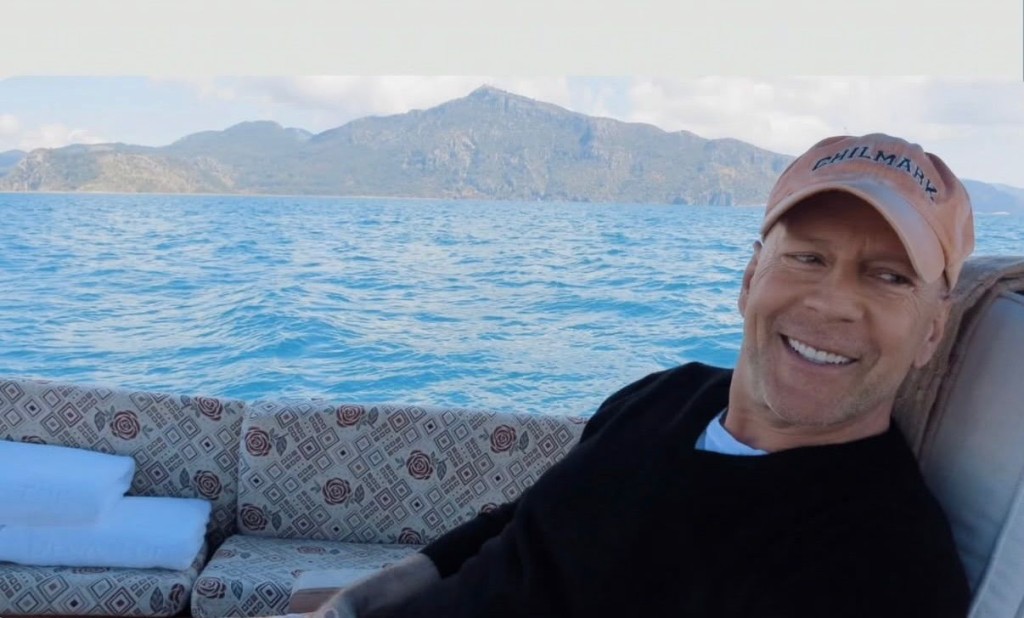 太太Emma則分享布斯的開心笑照片，祝賀他生日。