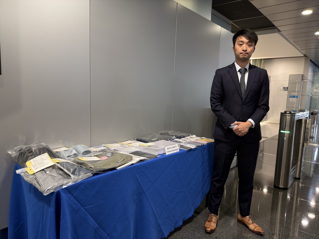 警方展示相關證物。梁國峰攝 警方展示相關證物。梁國峰攝