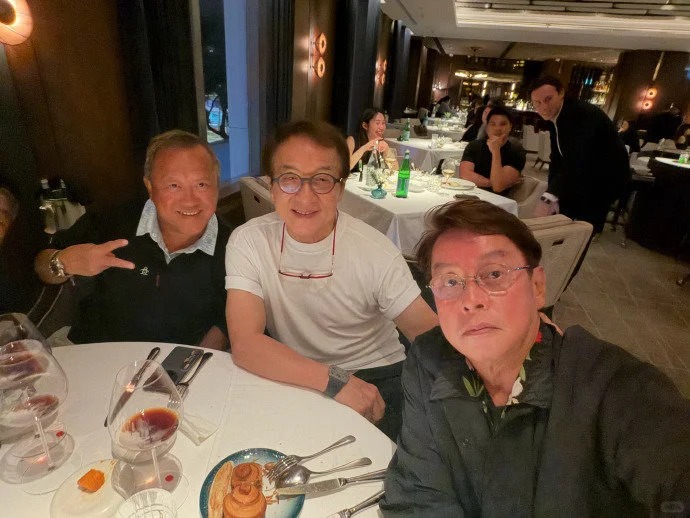 譚詠麟、成龍、曾志偉難得合照。 譚詠麟、成龍、曾志偉難得合照。
