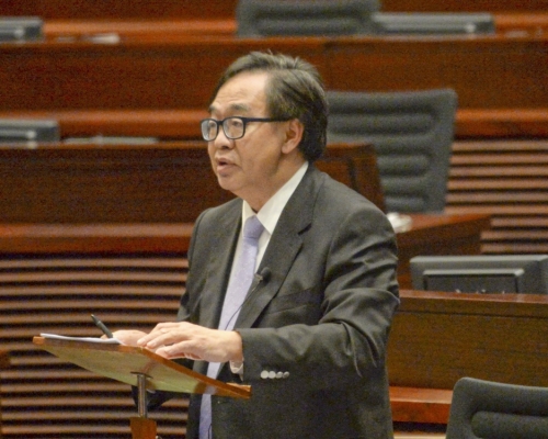 盧偉國認為推港版「健康碼」可讓市民在抗疫的常態下回復經濟活動。資料圖片