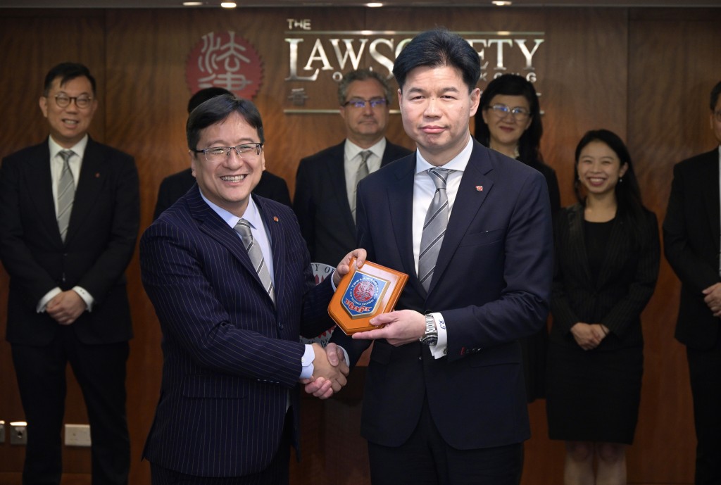 汤文龙感谢陈泽铭及一众前会长对律师会的贡献。