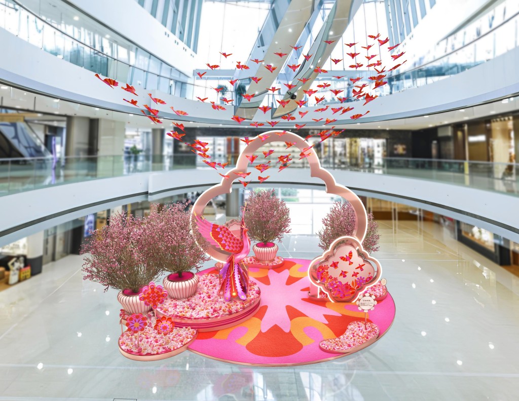 ifc商場聯乘巴西藝術家Naíma Almeida帶來「百鳥朝鳳迎新春」藝術裝置