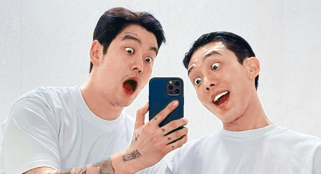 ■劉亞仁的同性密友崔河那（左），傳被警方立案調查。
