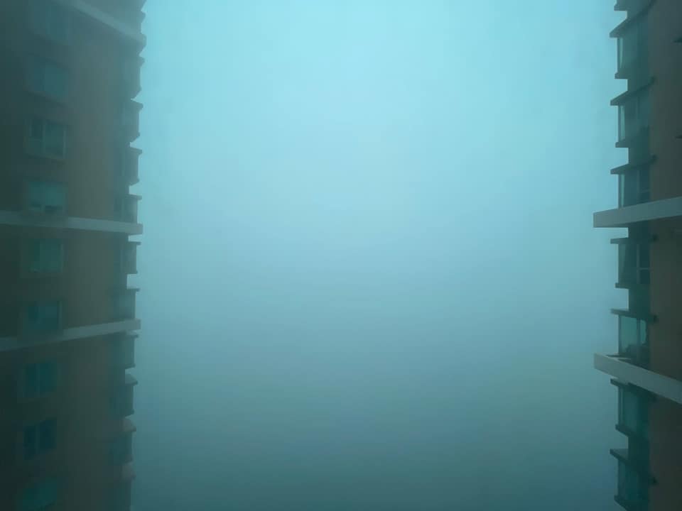 將軍澳多個屋苑今日進入霧都狀態。(將軍澳主場FB)