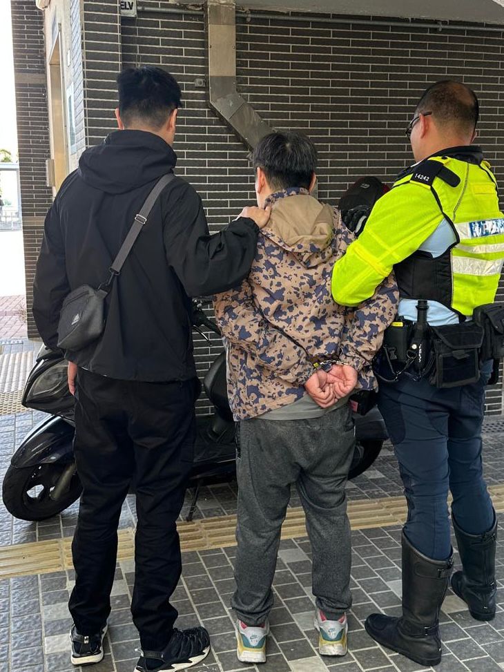 警東九龍打擊交通違例拘捕4人。警方圖片