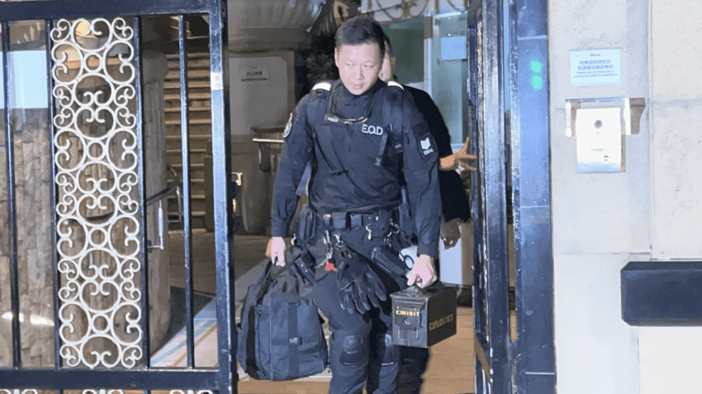 葵涌雍雅軒走廊冒煙逾300人疏散 拆彈專家到場 13歲童涉藏煙彈被捕