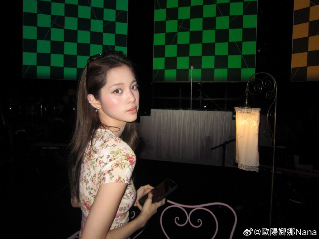 歐陽娜娜現身音樂節。